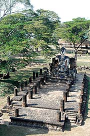 'A Sidebuilding of Wat Mahathat | Si Satchanalai Historical Park' by Asienreisender